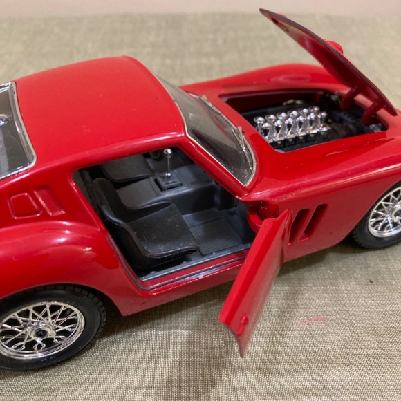 Ferrari 250 GTO 1962 Scale 1/24 - Picture 2 of 8